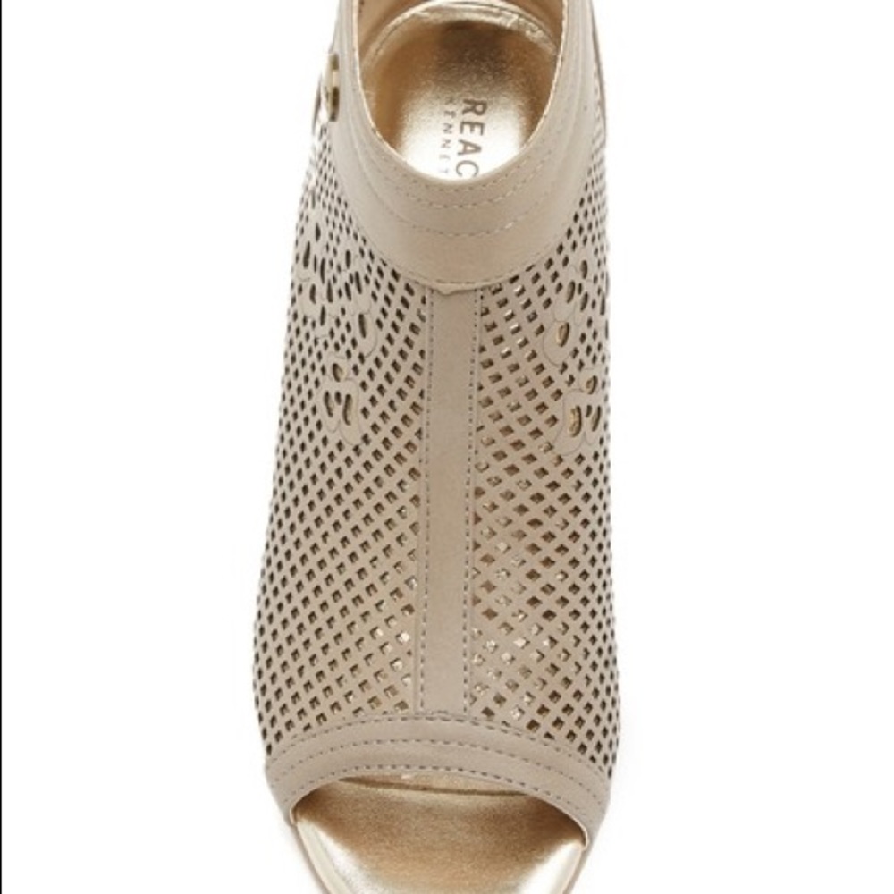☀️2/$25☀️ Kenneth Cole Girls Sandals - Picture 3 of 4